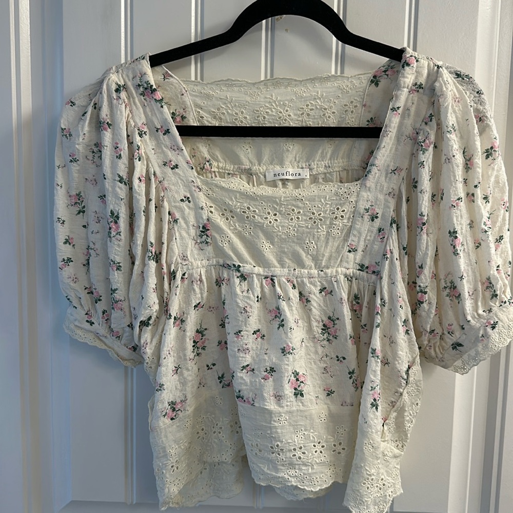 Neuflora Floral White Women's Top